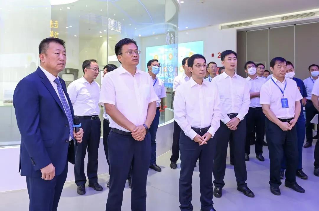 “綠色低碳，提質(zhì)增效”,江蘇省副省長胡廣杰一行走進(jìn)長順集團(tuán)創(chuàng)新研發(fā)中心!