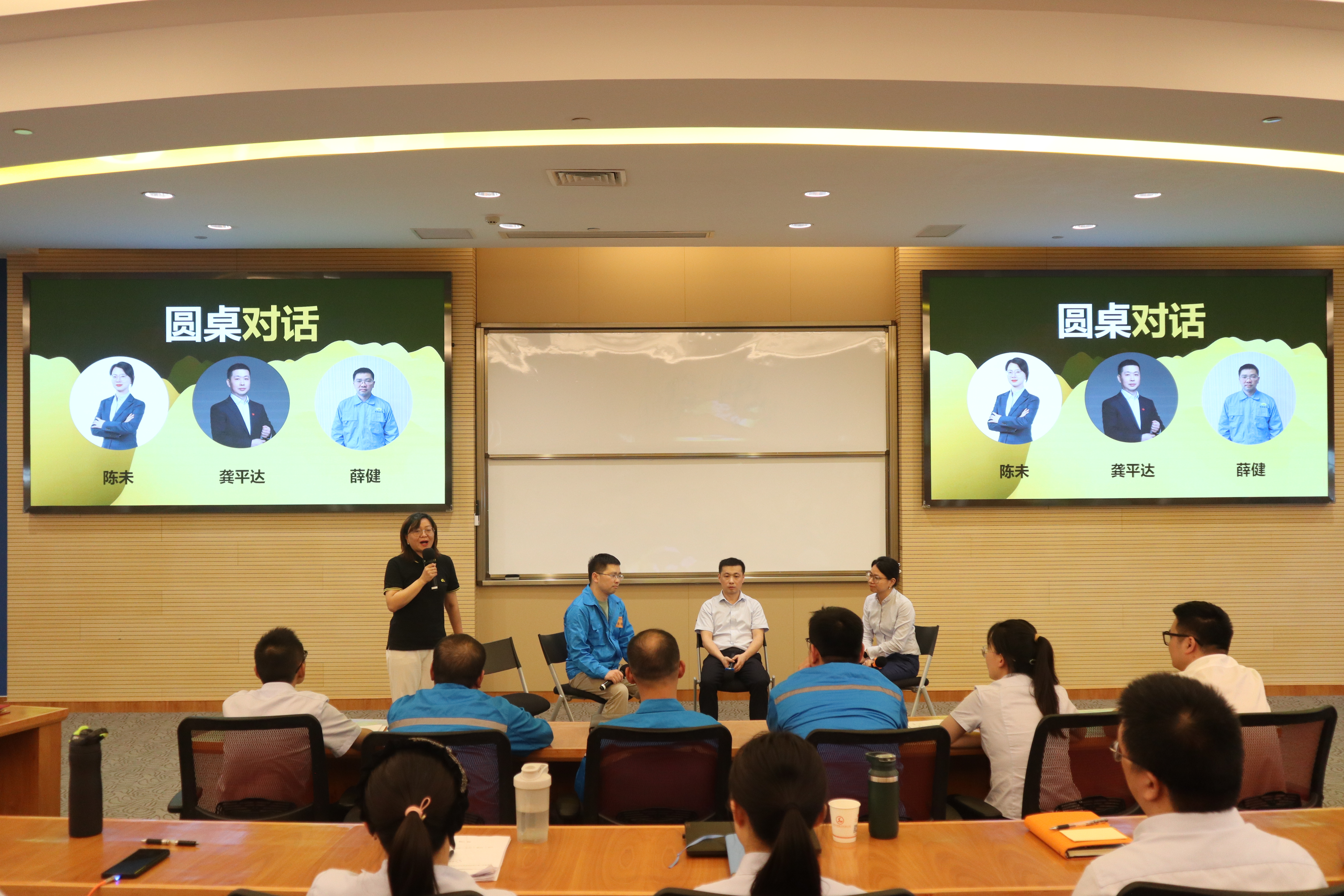 52861527.jpg 圓桌對話.JPG